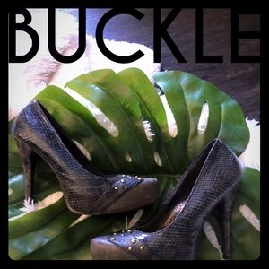 Buckle stiletto heels ⭐️sz 8 ⭐️brown snakeskin